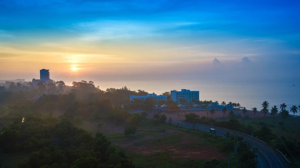 The Oriental Beach Resort Rayong Exterior photo